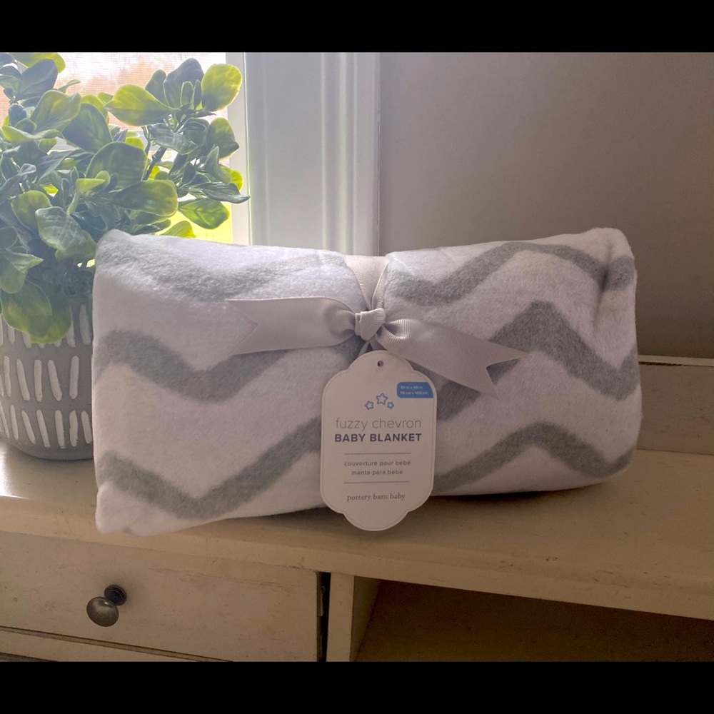 NWT POTTERY BARB BABY CHEVRON BLANKET